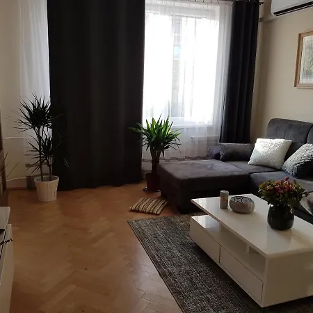 Apartman *